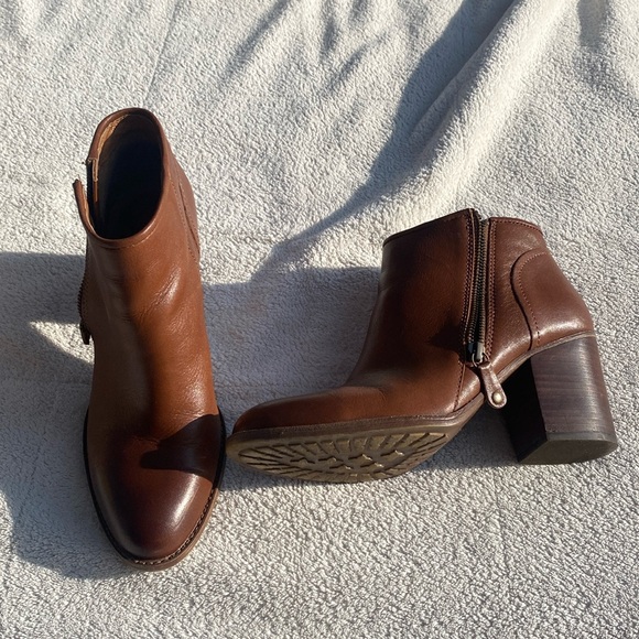 Sofft Wesley tan booties sz 8.5 - Picture 1 of 7